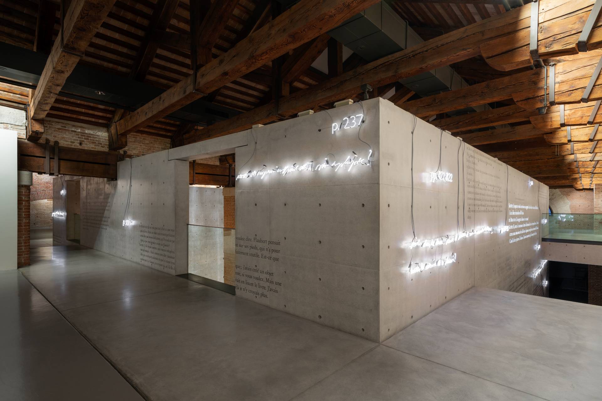 Joseph Kosuth, Un oggetto chiuso in se stesso? (Adieux) 2022 Icônes, 2023, Punta della Dogana, Venezia