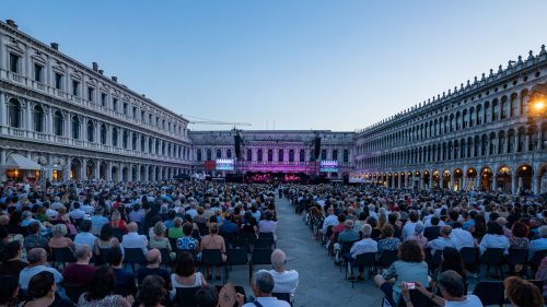 Il richiamo della Piazza