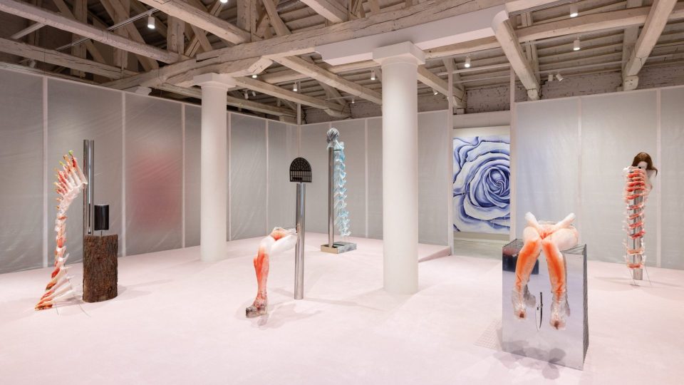 Rebecca-Ackroyd-Mirror-Stage-La-Biennale-di-Venezia-Installation-View-HIRES-3.jpg