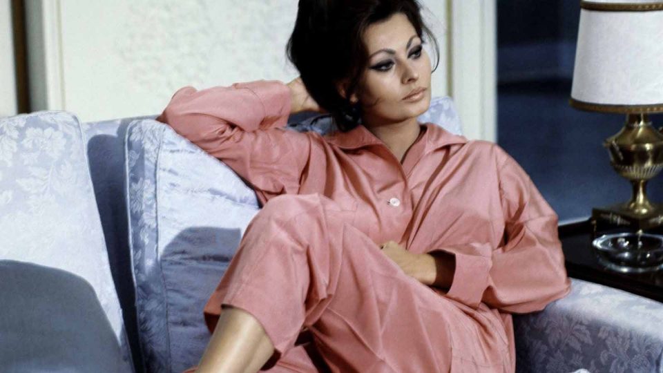 sophia-loren-pigiama-La-contessa-di-Hong-Kong